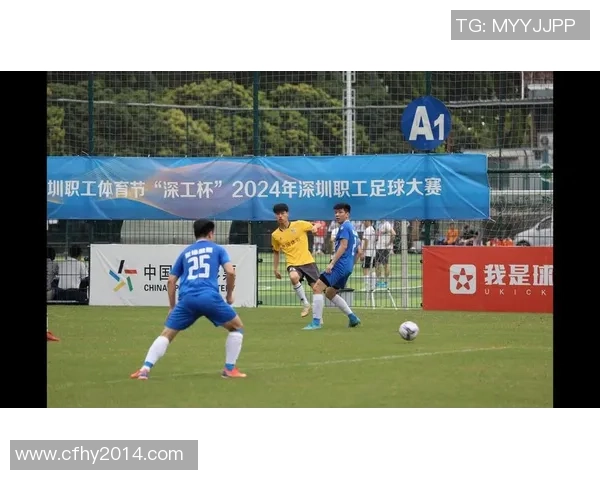 足球明星共同表达团结精神的精彩瞬间展现团队力量与友谊